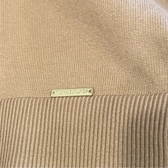 Michael Kors Camel Sweater with Black Faux Fur Cuffs Size Large Like New - Picture 5 of 7